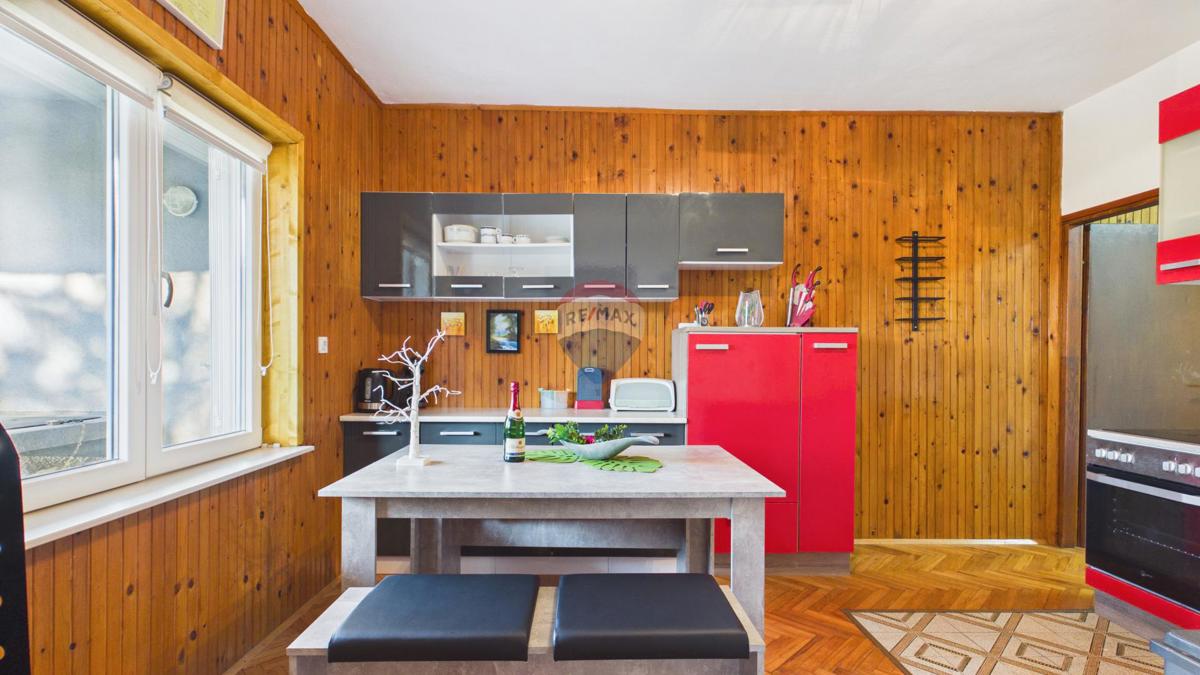 Senj, Sv. Juraj – casa con ampio terreno a 500 m dal mare