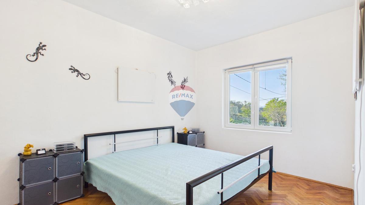 Senj, Sv. Juraj – casa con ampio terreno a 500 m dal mare