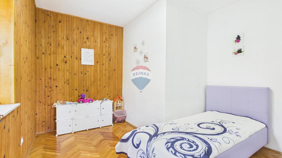 Senj, Sv. Juraj – casa con ampio terreno a 500 m dal mare