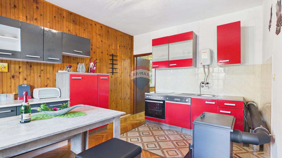 Senj, Sv. Juraj – casa con ampio terreno a 500 m dal mare