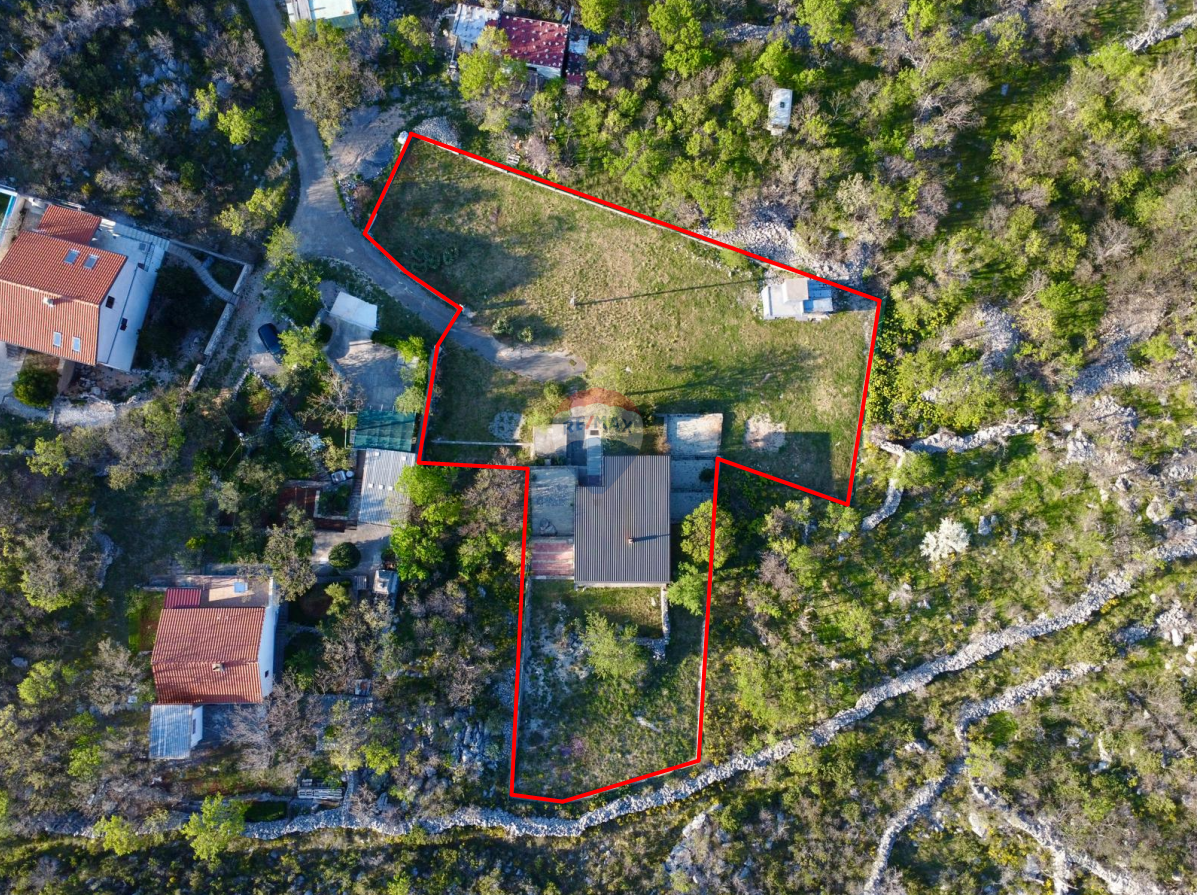 Senj, Sv. Juraj – casa con ampio terreno a 500 m dal mare