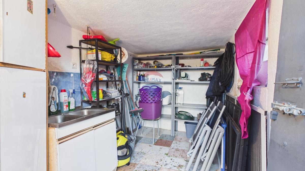 Senj, Sv. Juraj – casa con ampio terreno a 500 m dal mare