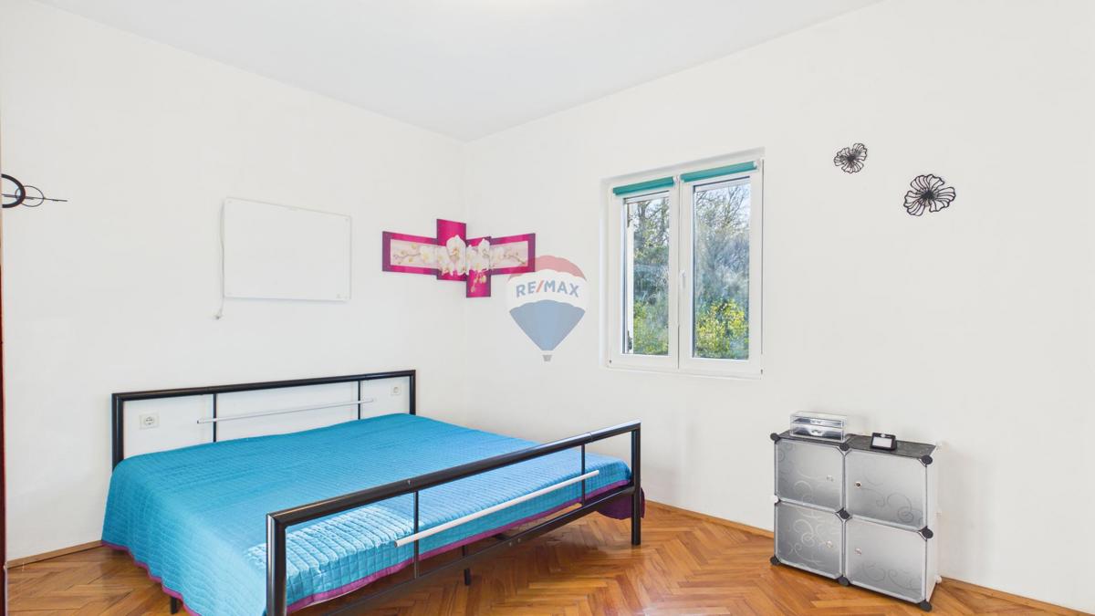 Senj, Sv. Juraj – casa con ampio terreno a 500 m dal mare