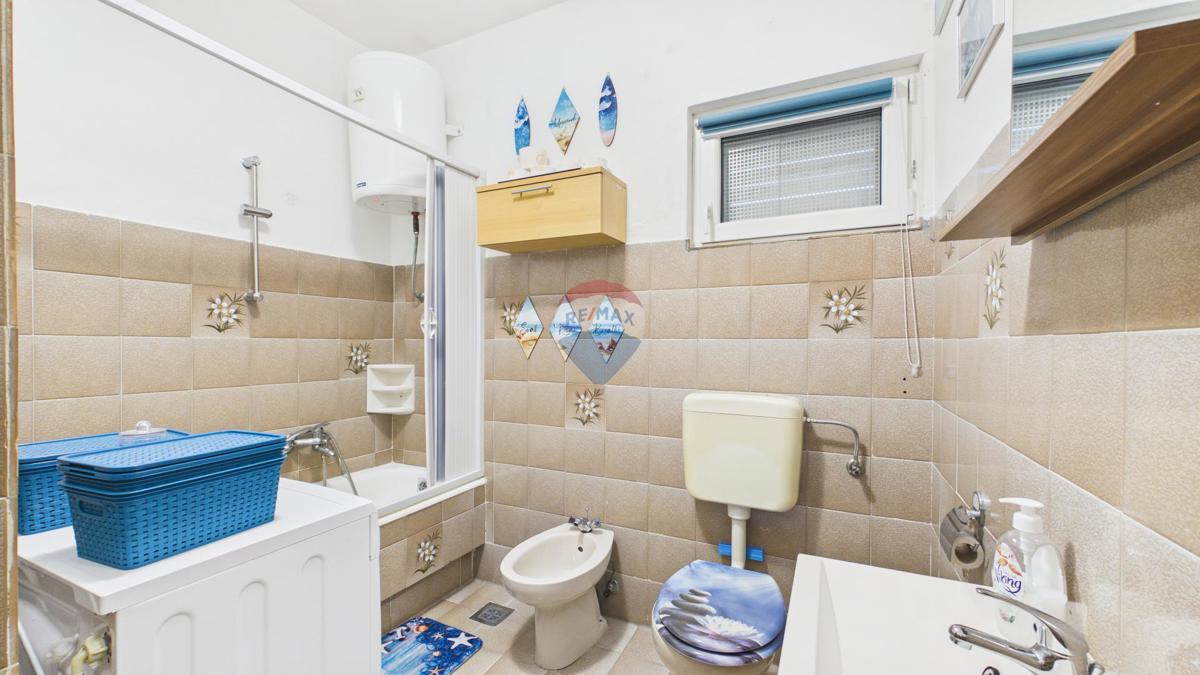 Senj, Sv. Juraj – casa con ampio terreno a 500 m dal mare