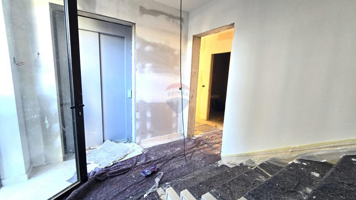Rovigno - Appartamento di nuova costruzione + posto auto + giardino di 200 m² - vicino al mare