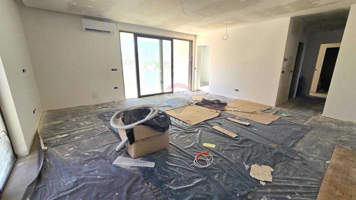 Rovigno - Appartamento di nuova costruzione + posto auto + giardino di 200 m² - vicino al mare