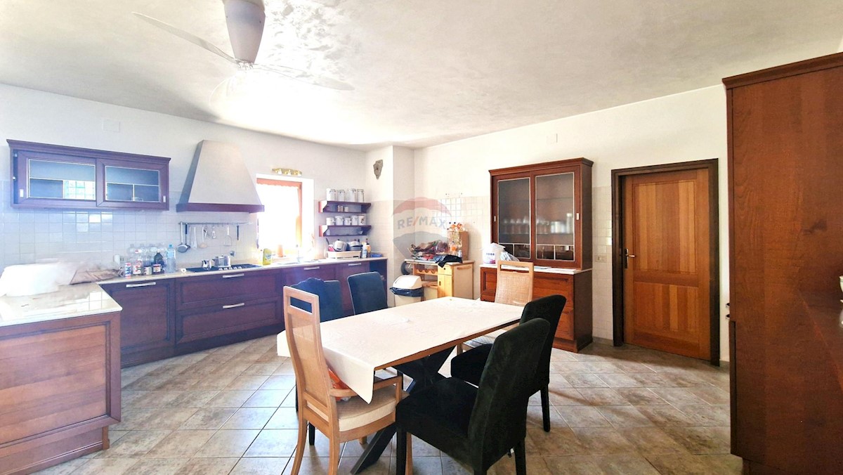 Casa Brtonigla, 600m2