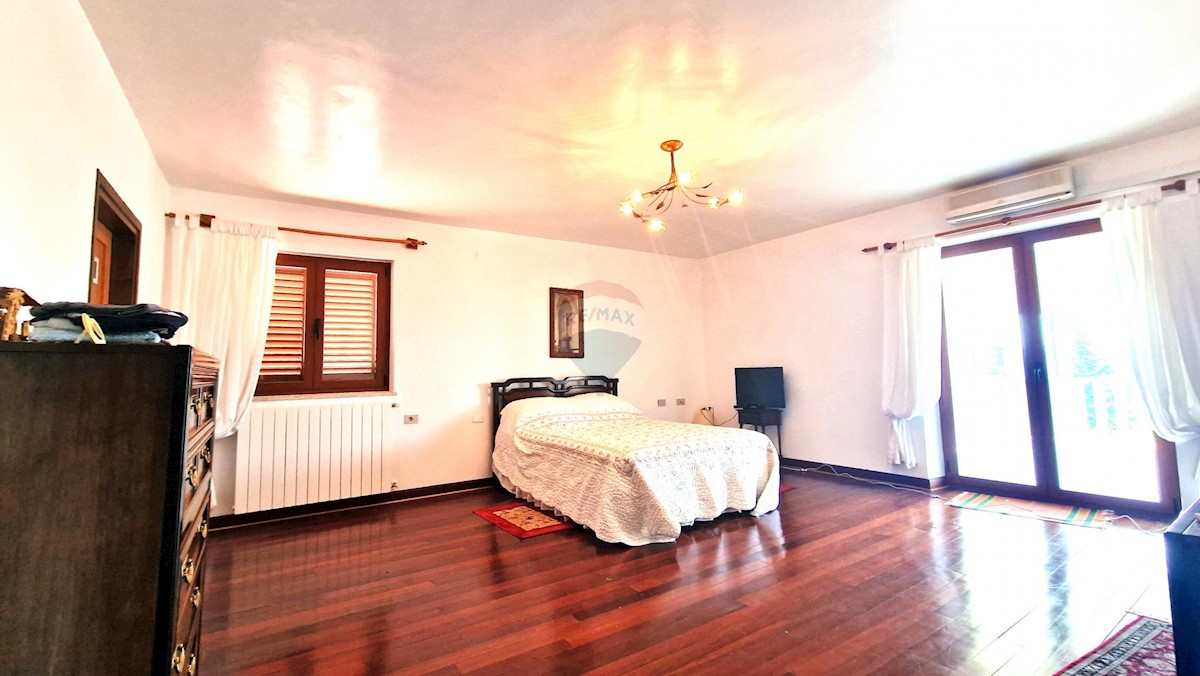 Casa Brtonigla, 600m2