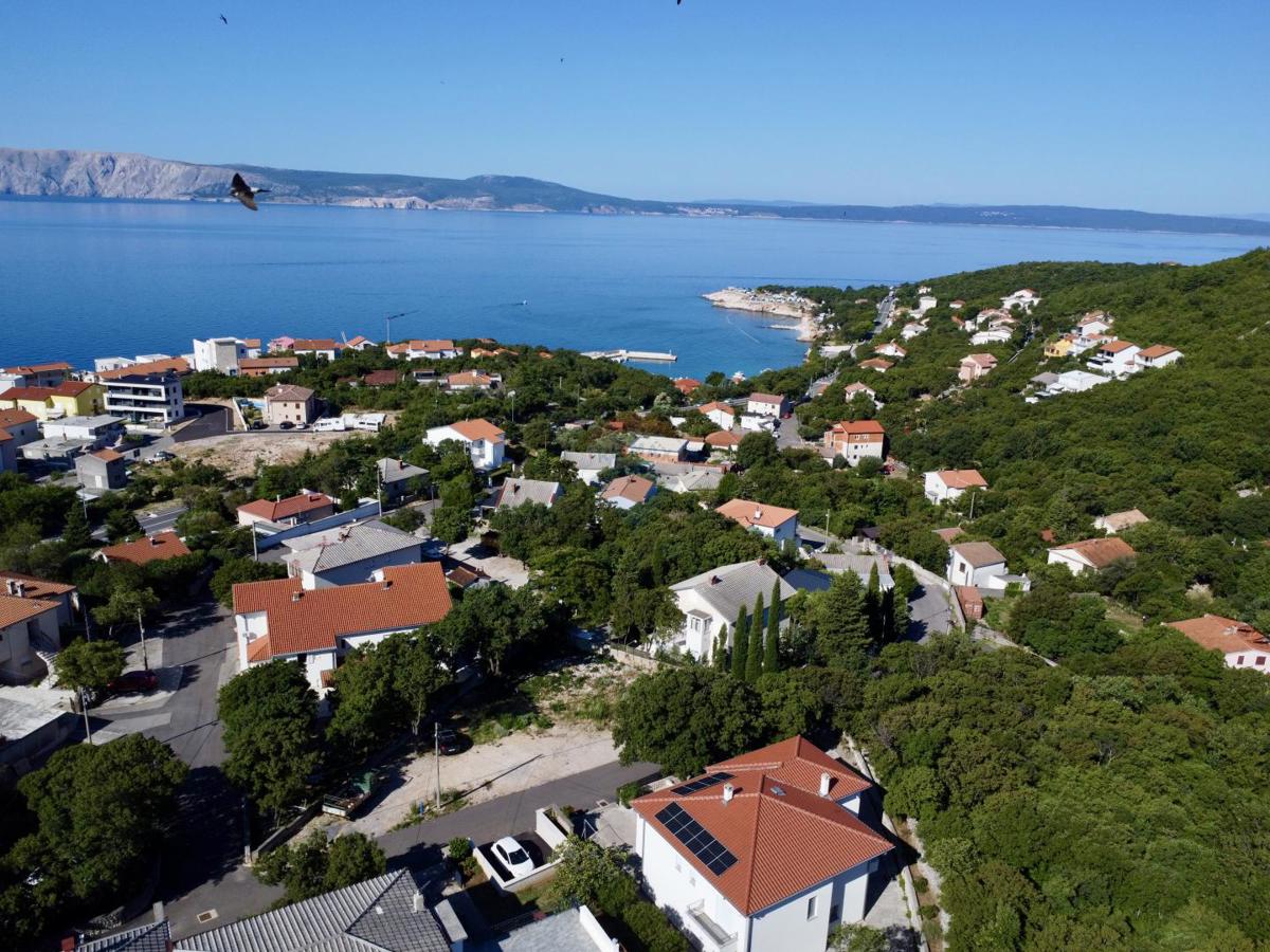 Novi Vinodolski, Povile – piano con 2 appartamenti separati
