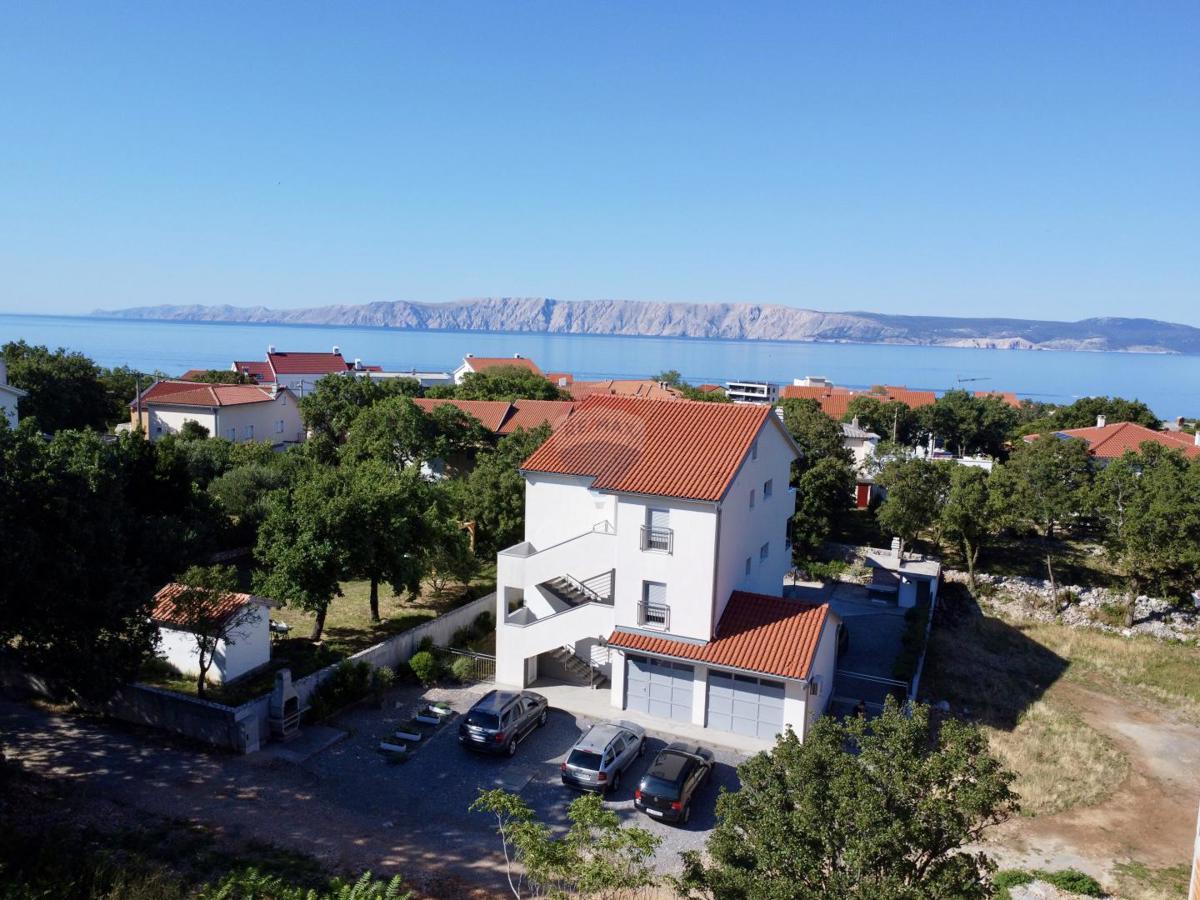Novi Vinodolski, Povile – piano con 2 appartamenti separati
