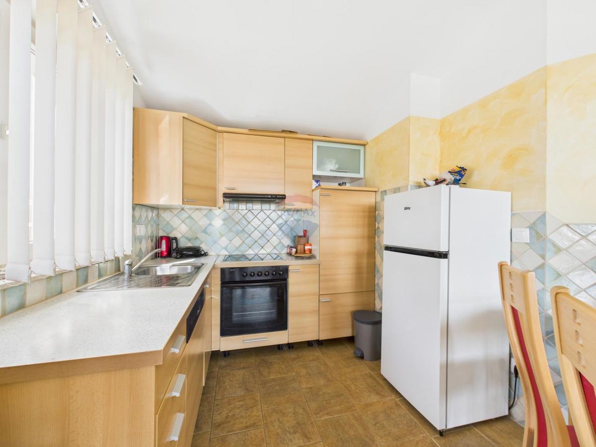 Istria, Vodnjan - casa con 2 appartamenti, cantina e vista