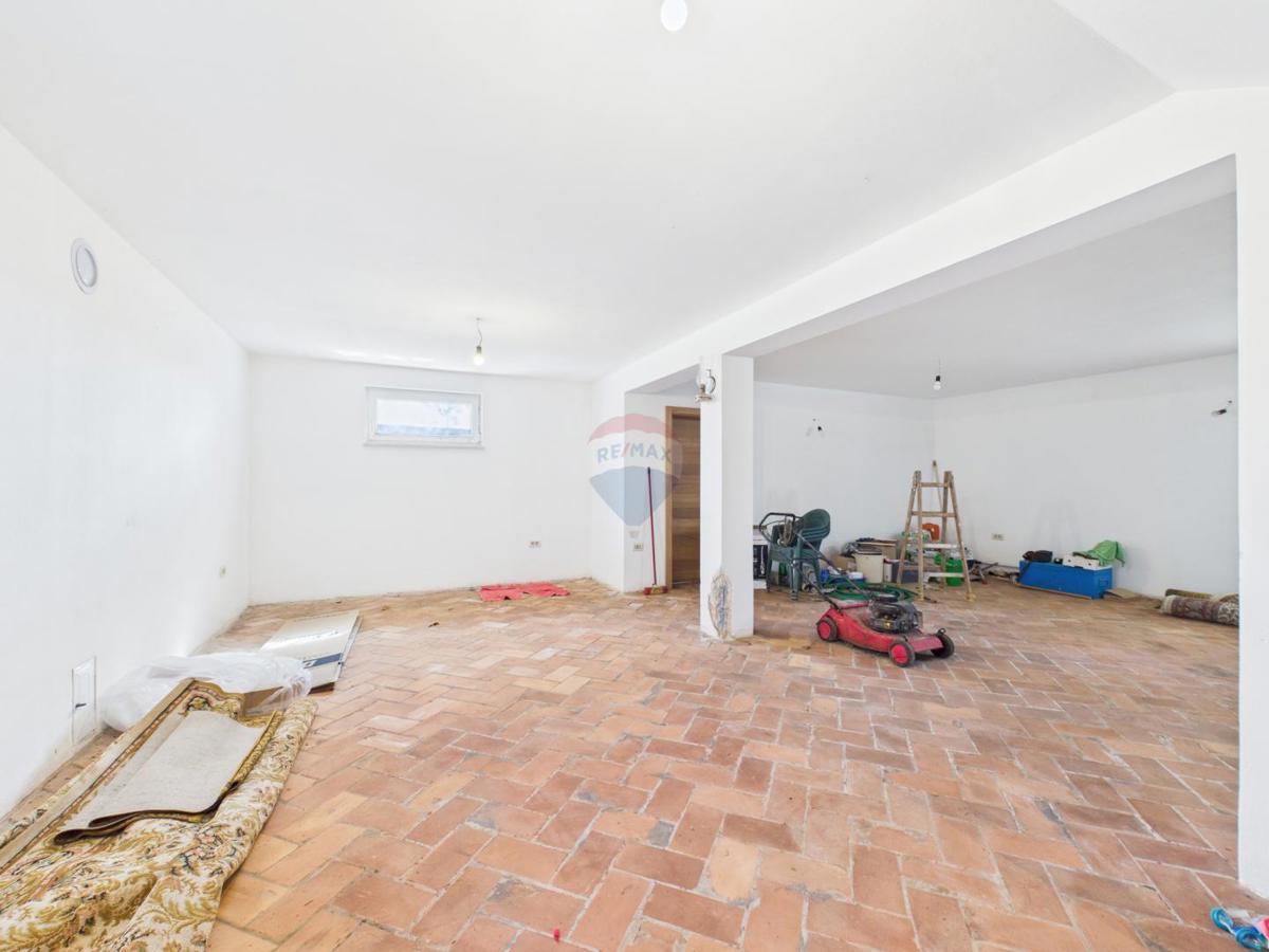 Istria, Vodnjan - casa con 2 appartamenti, cantina e vista