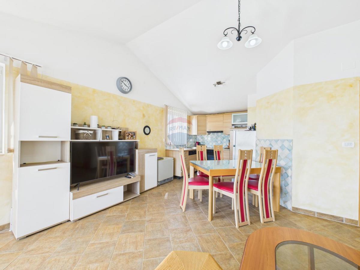 Istria, Vodnjan - casa con 2 appartamenti, cantina e vista