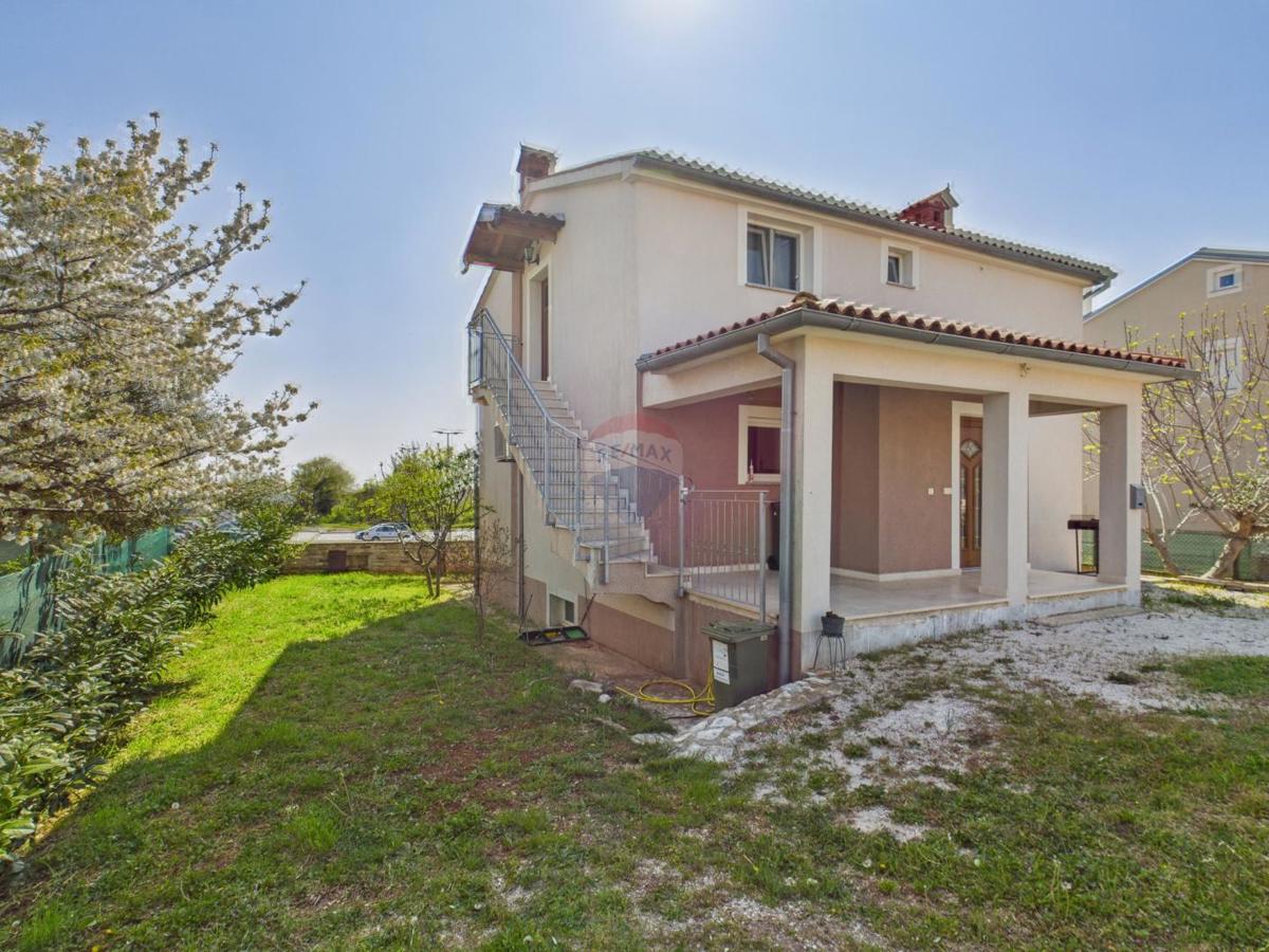 Istria, Vodnjan - casa con 2 appartamenti, cantina e vista