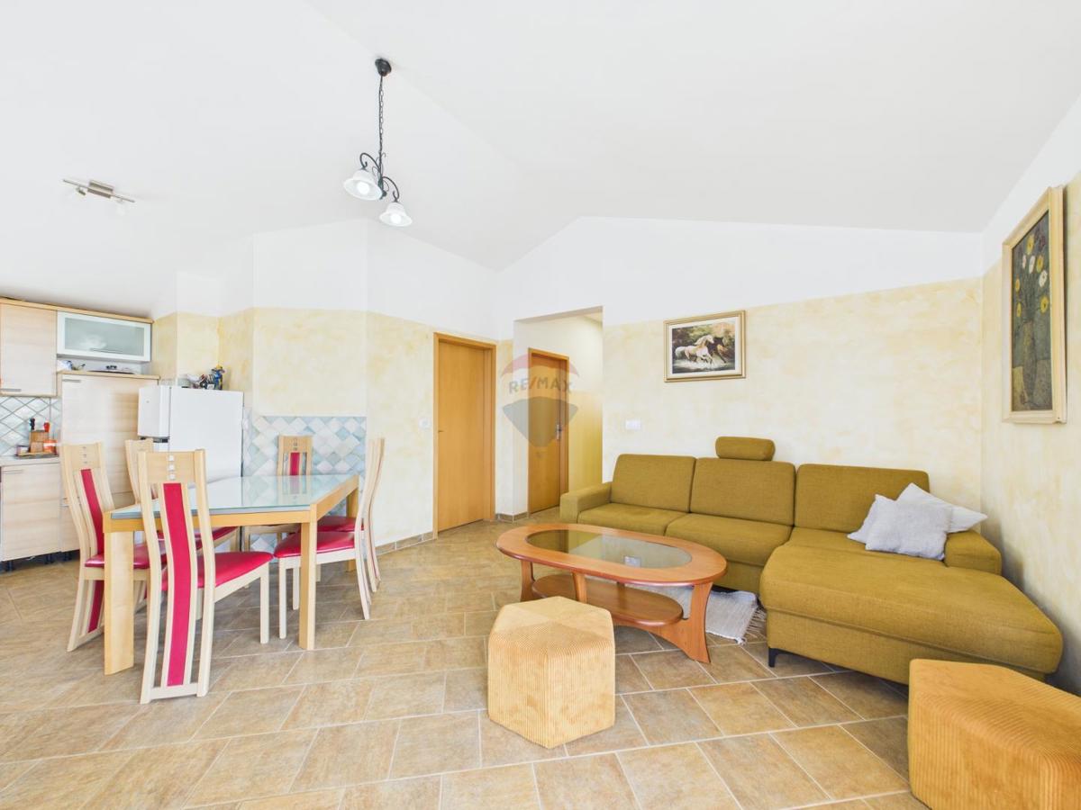 Istria, Vodnjan - casa con 2 appartamenti, cantina e vista