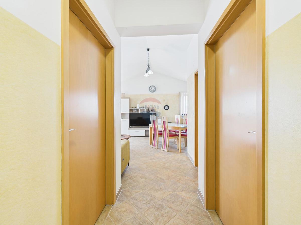 Istria, Vodnjan - casa con 2 appartamenti, cantina e vista