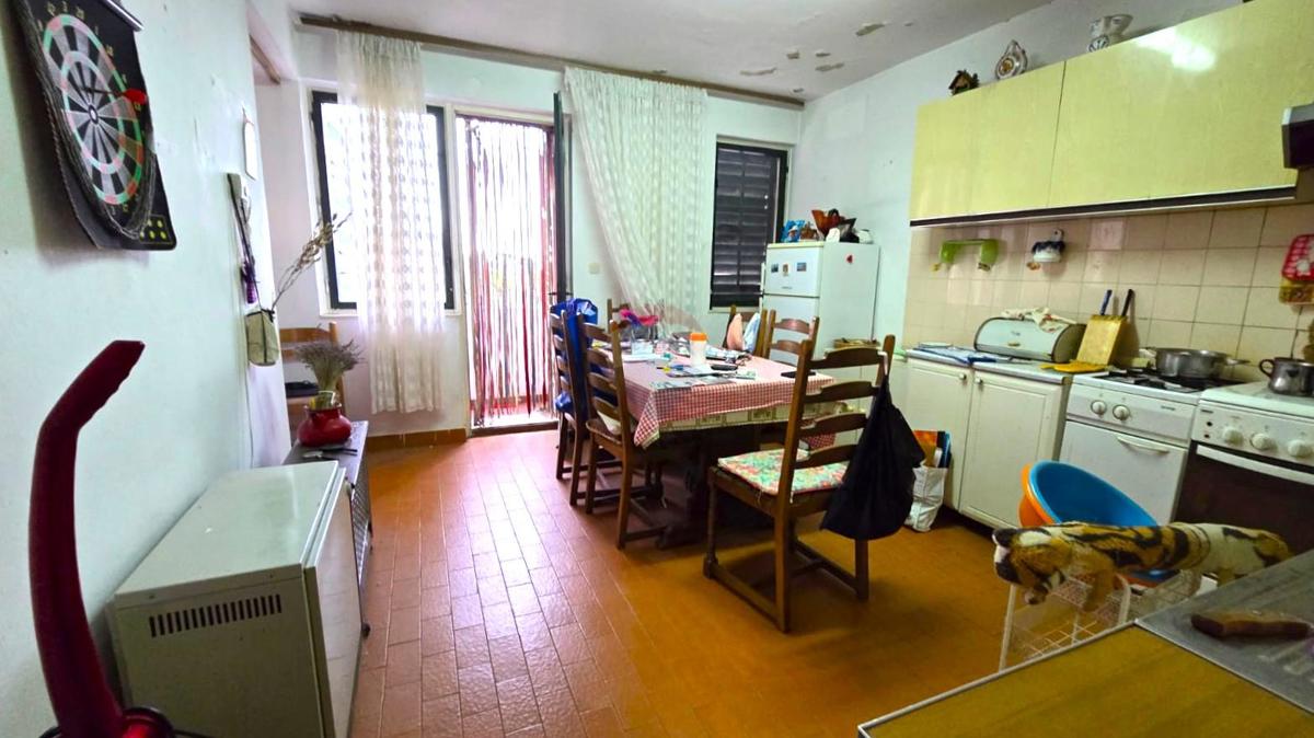 Istria, Rovigno, appartamento con 2 camere da letto, balcone, vista mare, parcheggio
