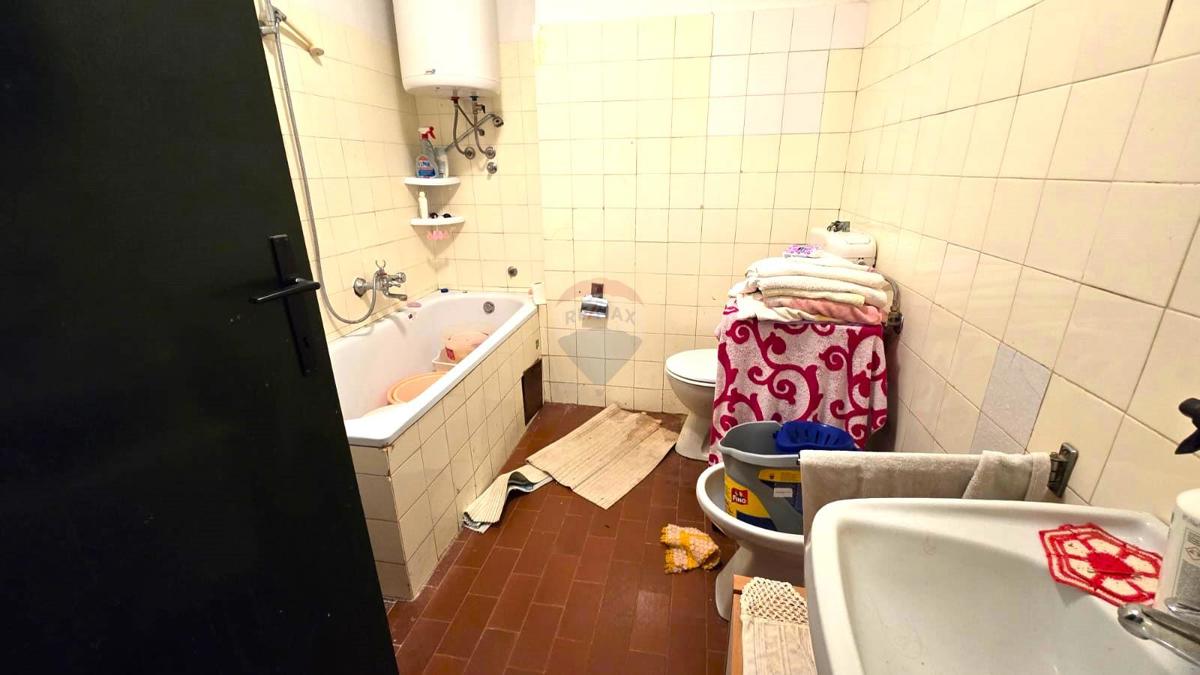 Istria, Rovigno, appartamento con 2 camere da letto, balcone, vista mare, parcheggio