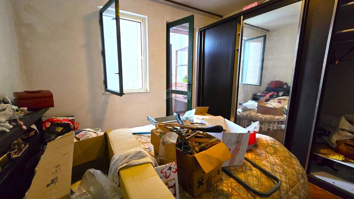 Istria, Rovigno, appartamento con 2 camere da letto, balcone, vista mare, parcheggio