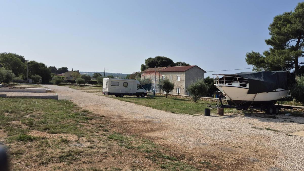 Terreno edificabile Sveti Lovreč, 1.176m2