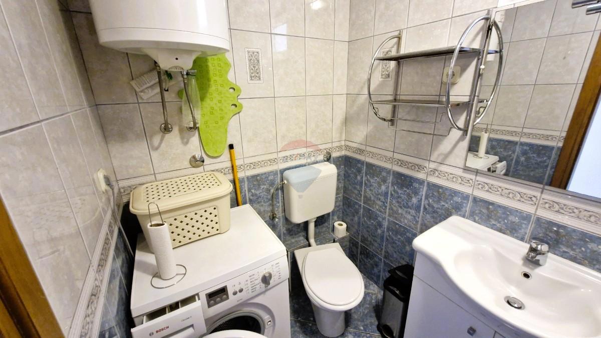 Medulin, Vinkuran, appartamento con due camere da letto e balcone, a 600 m dal mare  Slovenski: