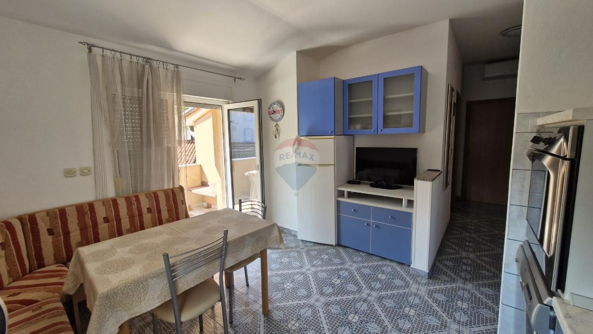 Medulin, Vinkuran, appartamento con due camere da letto e balcone, a 600 m dal mare  Slovenski: