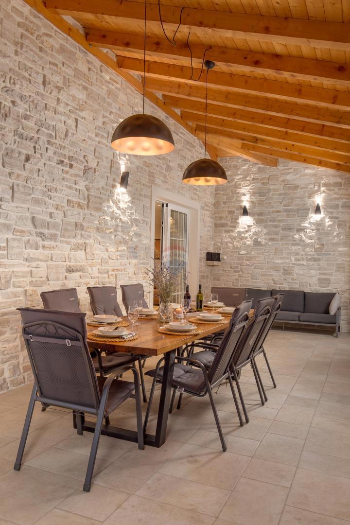 Casa Kras, Dobrinj, 240m2