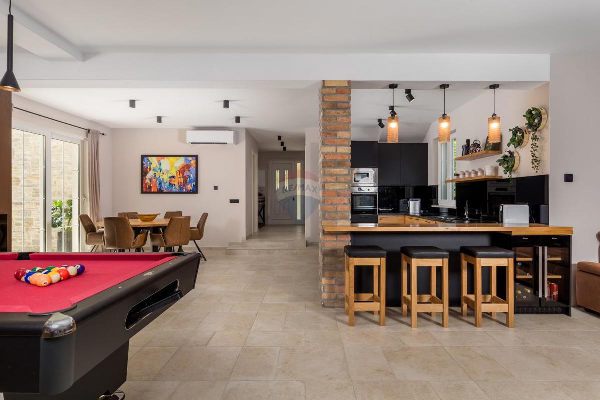 Casa Kras, Dobrinj, 240m2