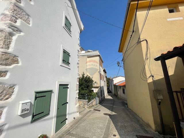 Isola di Krk, Dobrinj, casa con terrazza sul tetto e vista mare