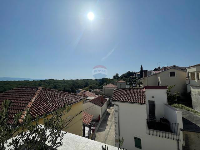 Isola di Krk, Dobrinj, casa con terrazza sul tetto e vista mare