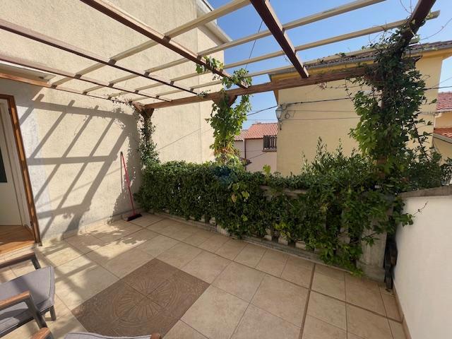 Isola di Krk, Dobrinj, casa con terrazza sul tetto e vista mare