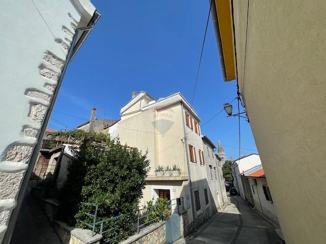 Isola di Krk, Dobrinj, casa con terrazza sul tetto e vista mare