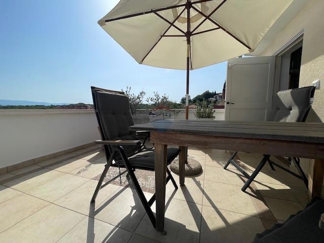 Isola di Krk, Dobrinj, casa con terrazza sul tetto e vista mare