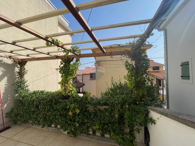 Isola di Krk, Dobrinj, casa con terrazza sul tetto e vista mare