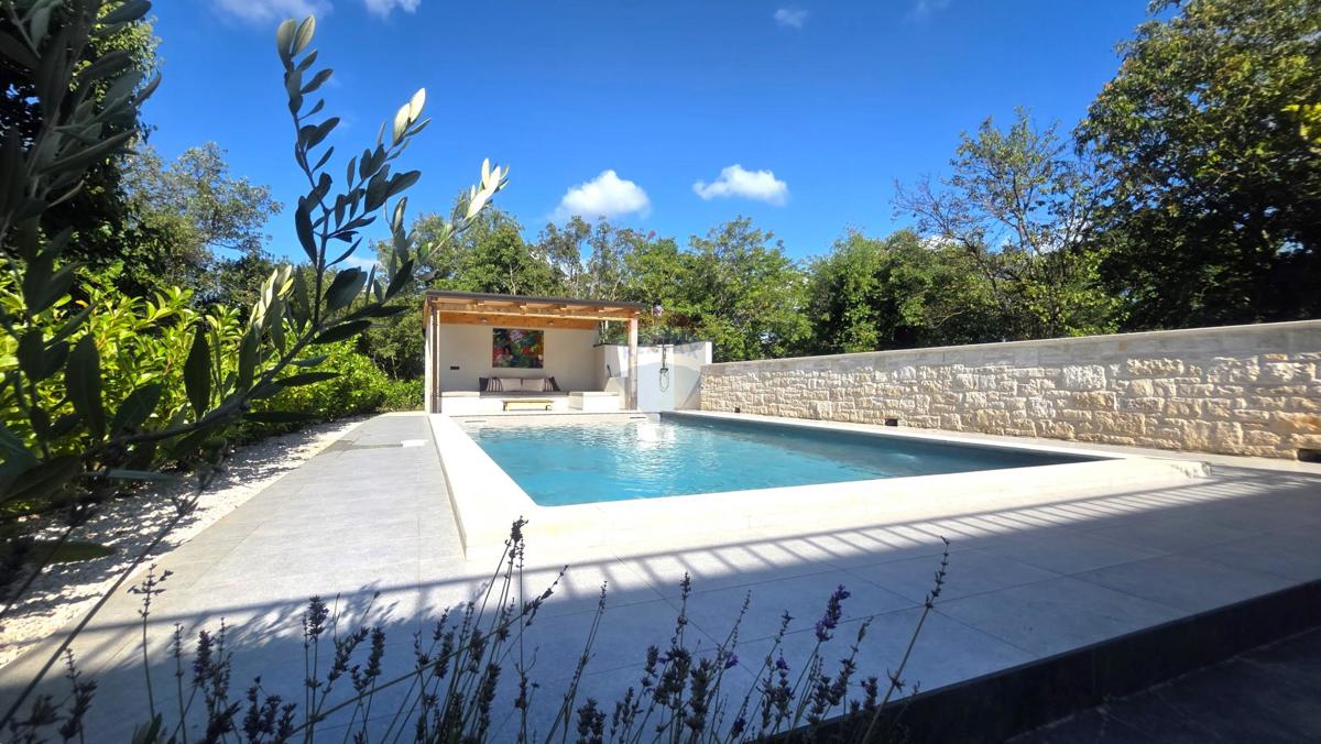Istria, Buje-Triban – Casa ristrutturata con piscina