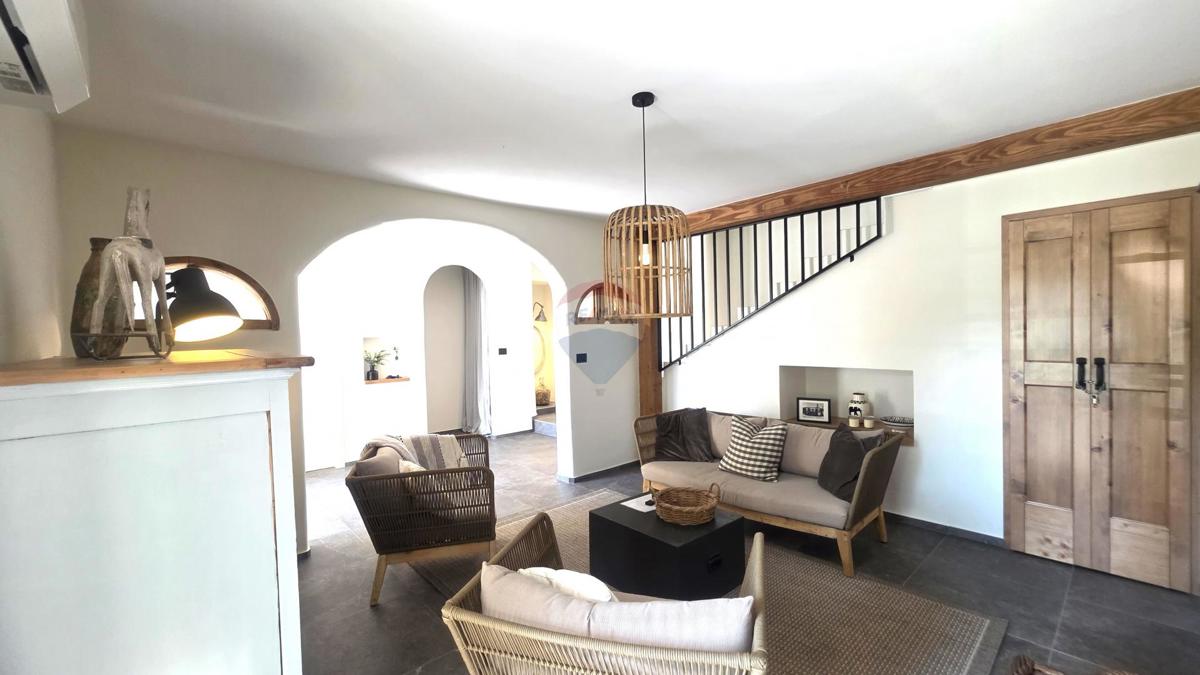 Istria, Buje-Triban – Casa ristrutturata con piscina