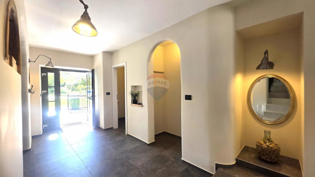 Istria, Buje-Triban – Casa ristrutturata con piscina