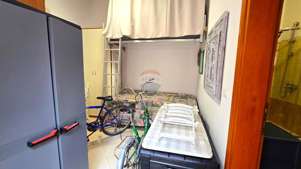 Istria, Rovigno, centro, strada tranquilla, due appartamenti + cortile privato