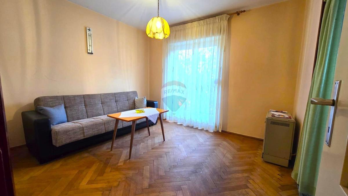 Rovigno, appartamento, 2 camere da letto, parcheggio, 1º piano in edificio residenziale, centro