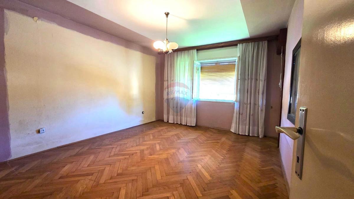 Rovigno, appartamento, 2 camere da letto, parcheggio, 1º piano in edificio residenziale, centro
