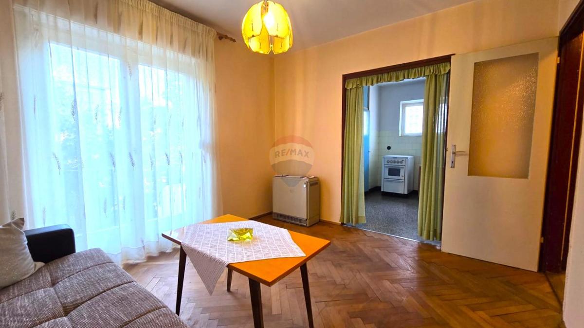 Rovigno, appartamento, 2 camere da letto, parcheggio, 1º piano in edificio residenziale, centro
