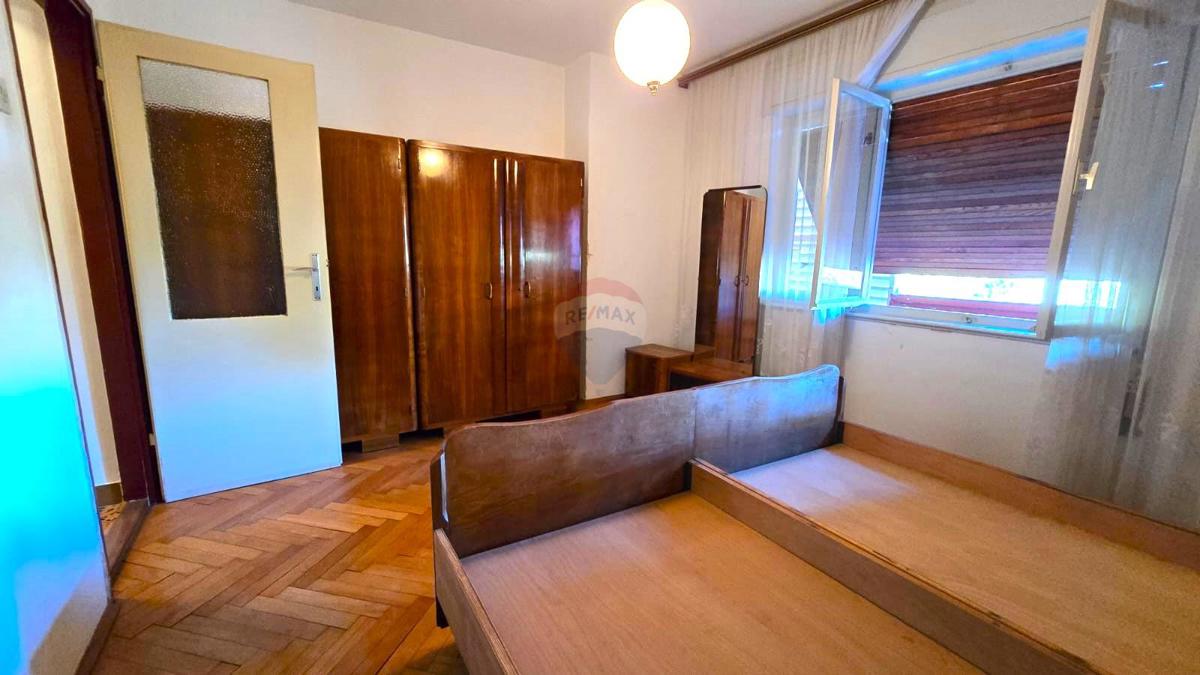Rovigno, appartamento, 2 camere da letto, parcheggio, 1º piano in edificio residenziale, centro