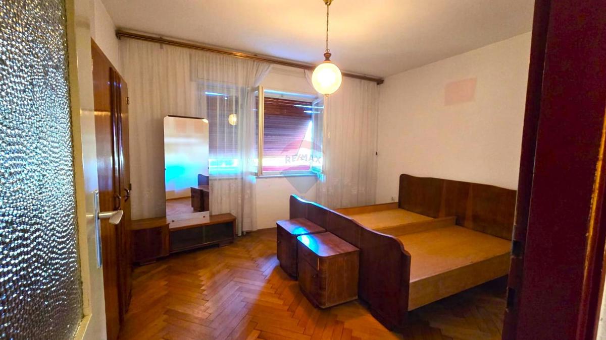 Rovigno, appartamento, 2 camere da letto, parcheggio, 1º piano in edificio residenziale, centro