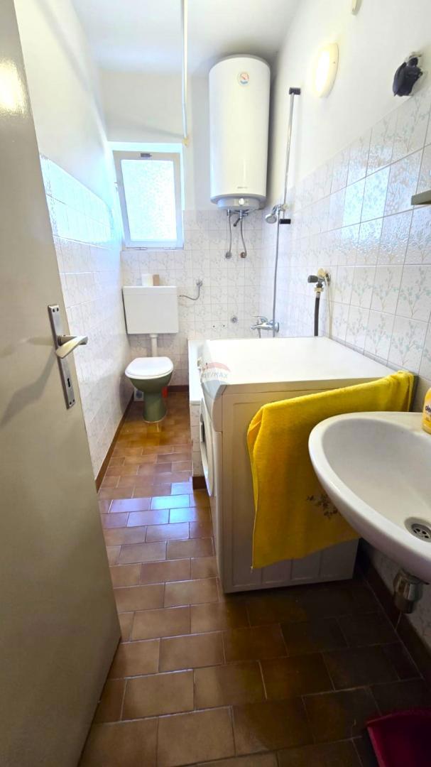 Rovigno, appartamento, 2 camere da letto, parcheggio, 1º piano in edificio residenziale, centro