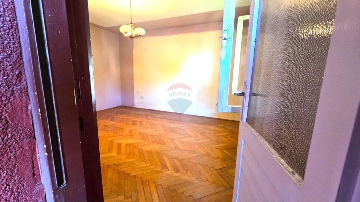 Rovigno, appartamento, 2 camere da letto, parcheggio, 1º piano in edificio residenziale, centro