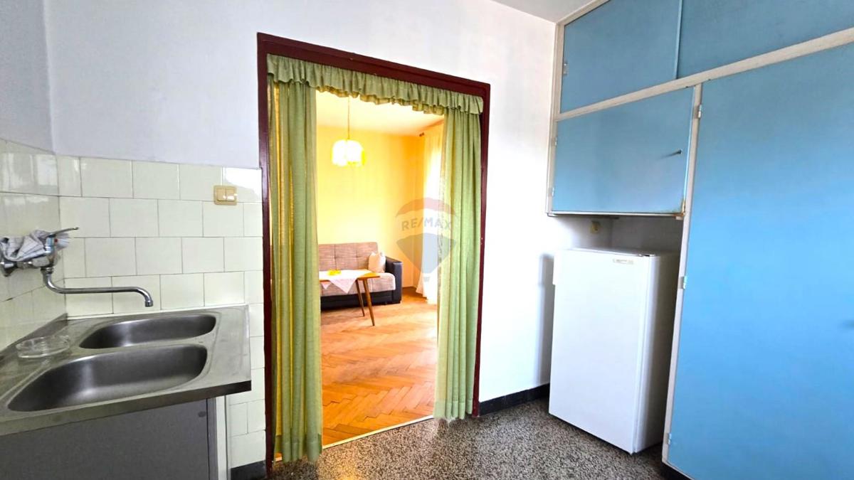 Rovigno, appartamento, 2 camere da letto, parcheggio, 1º piano in edificio residenziale, centro