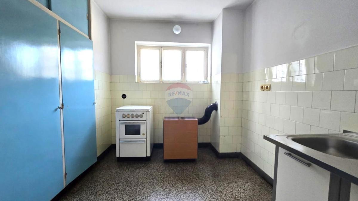 Rovigno, appartamento, 2 camere da letto, parcheggio, 1º piano in edificio residenziale, centro