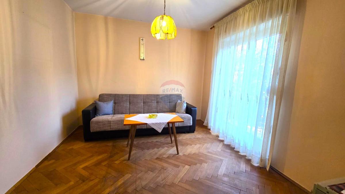 Rovigno, appartamento, 2 camere da letto, parcheggio, 1º piano in edificio residenziale, centro