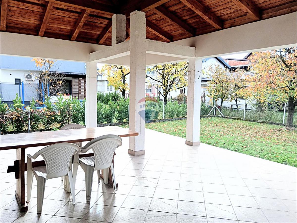 Casa Kurilovec, Velika Gorica, 375m2