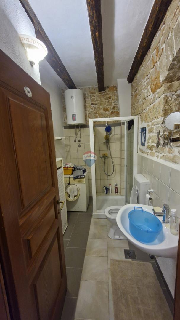 Parenzo, area più ampia – casa istriana ristrutturata, 194 m² di superficie abitabile, 900 m² di terreno